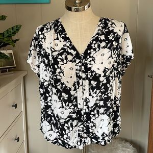 Sanctuary Black and White Floral top button down, plus size 2X